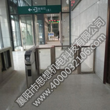 麓谷站隔離護(hù)欄和隔離護(hù)欄通道門(mén)